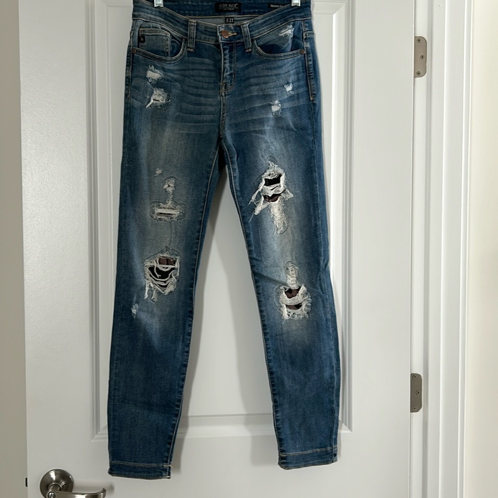 Judy Blue distressed jeans with camo patches. Skinny fit. Size 5/27